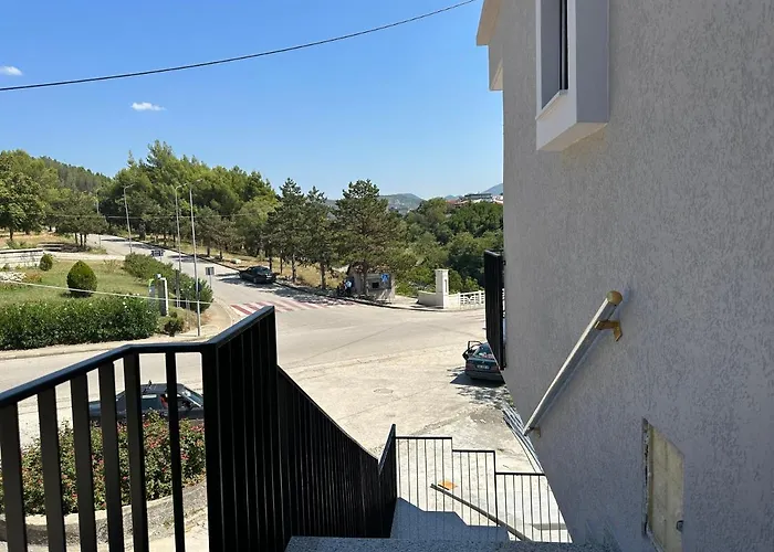 Hotel Trifoni *