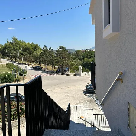 Hotel Trifoni *